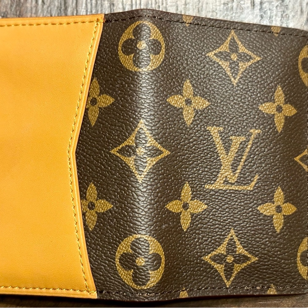 Louis Vuitton pocket organizer very nice